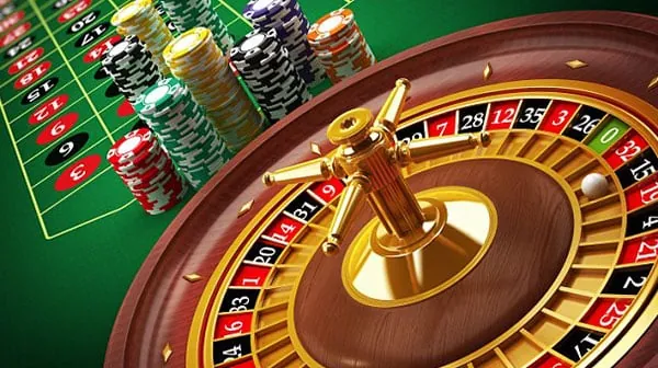 Golden poker tournament trophy at nn777